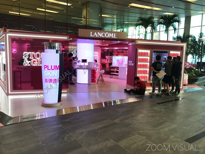 Curve and Flexi Display being used at Lancome Pop Up Store - Terminal 1 Changi Airport