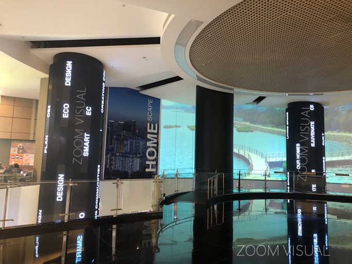 Curve and Flexi Display at HDB Hub