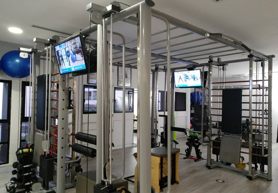 Smart Fit Gym Centre using Digital Signage Display mounted on the top of their gym equipment.