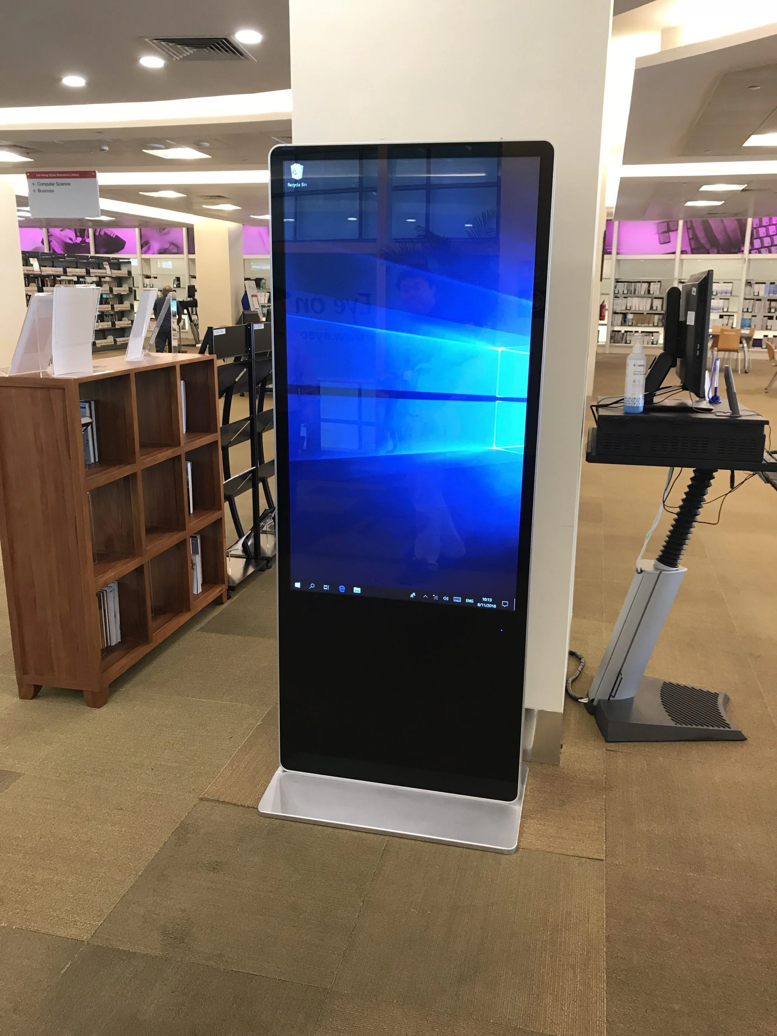 Standing Mobile Kiosk at National Library, Bugis