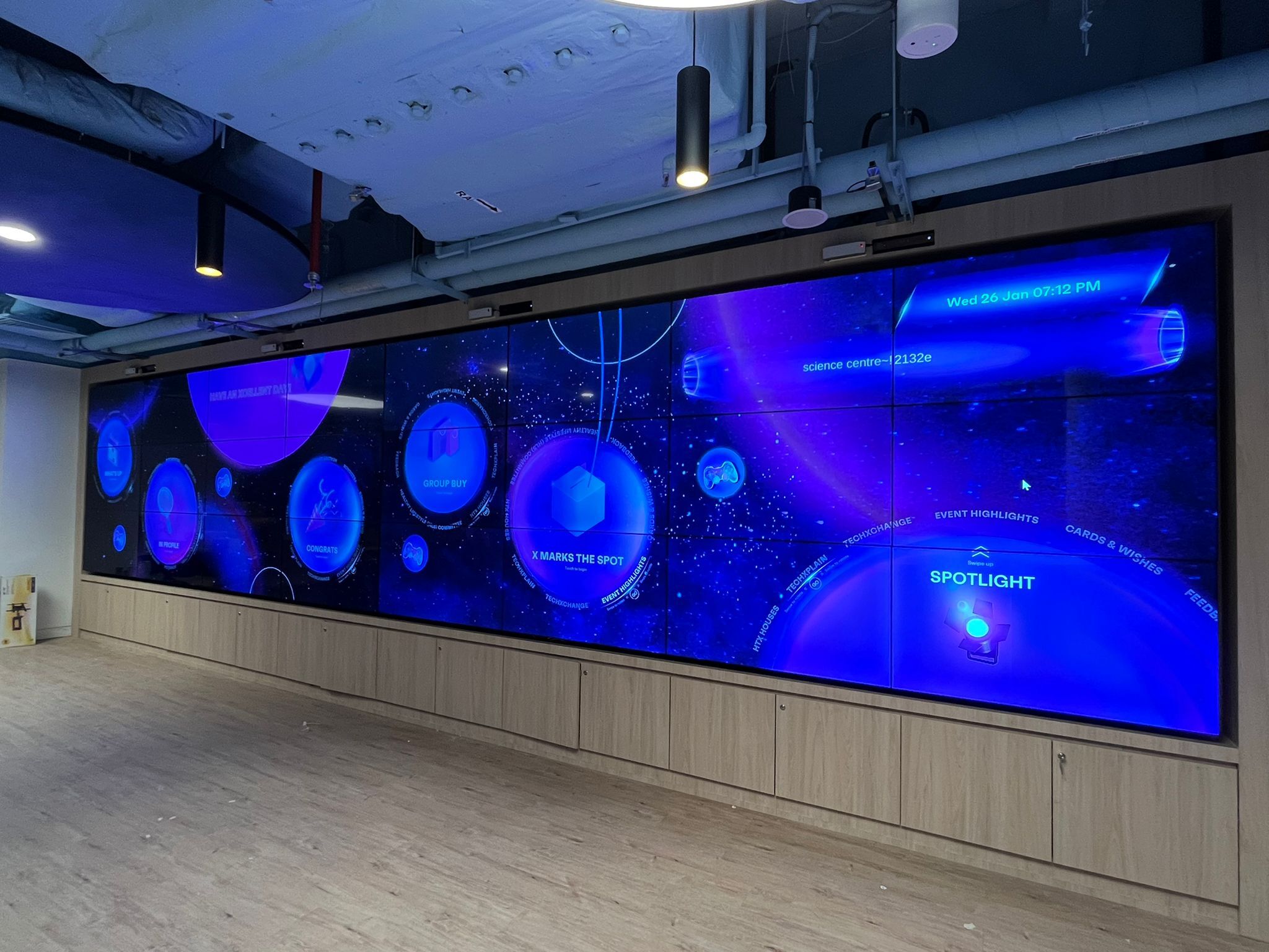 Home Team Science and Technology Agency using LCD Video Wall.